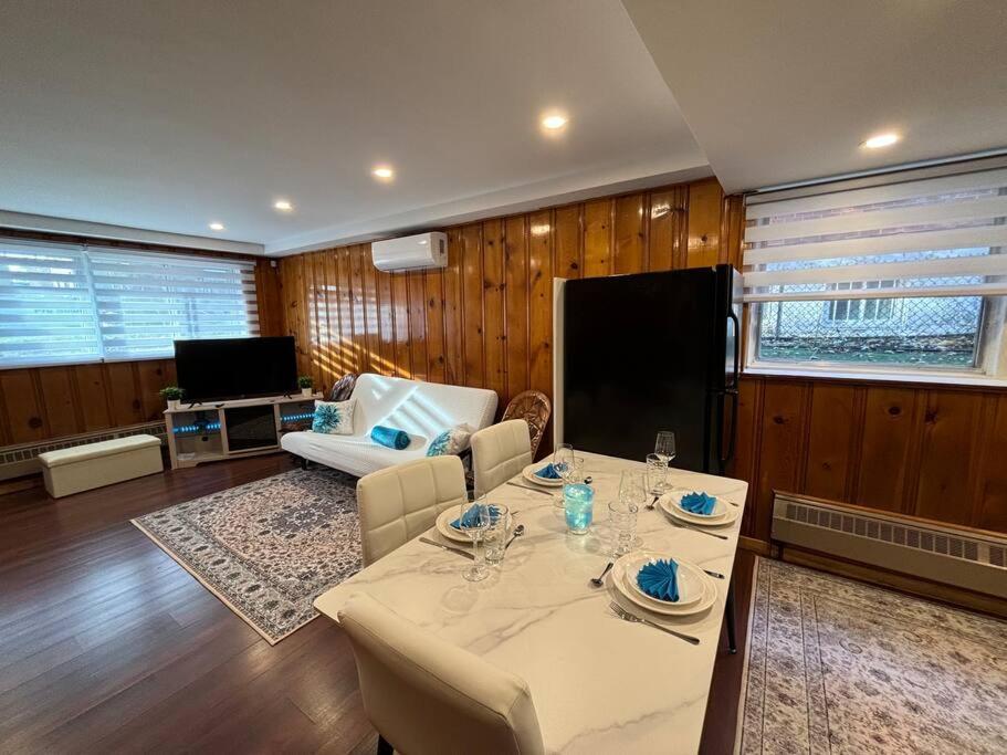 Cozy Spacious Work Friendly Lotus With Garden View High Speed Free Wi Fi And Parking Adjacent To Downtown Montreal Exterior photo